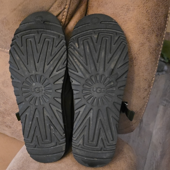 UGG Men's Charcoal Gray Boots - Picture 11 of 16